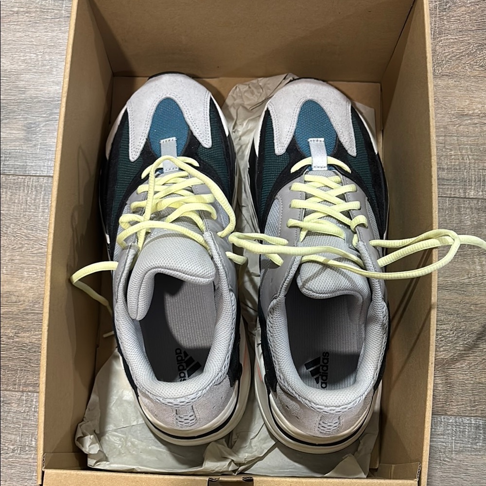 Adidas Yeezy Boost 700